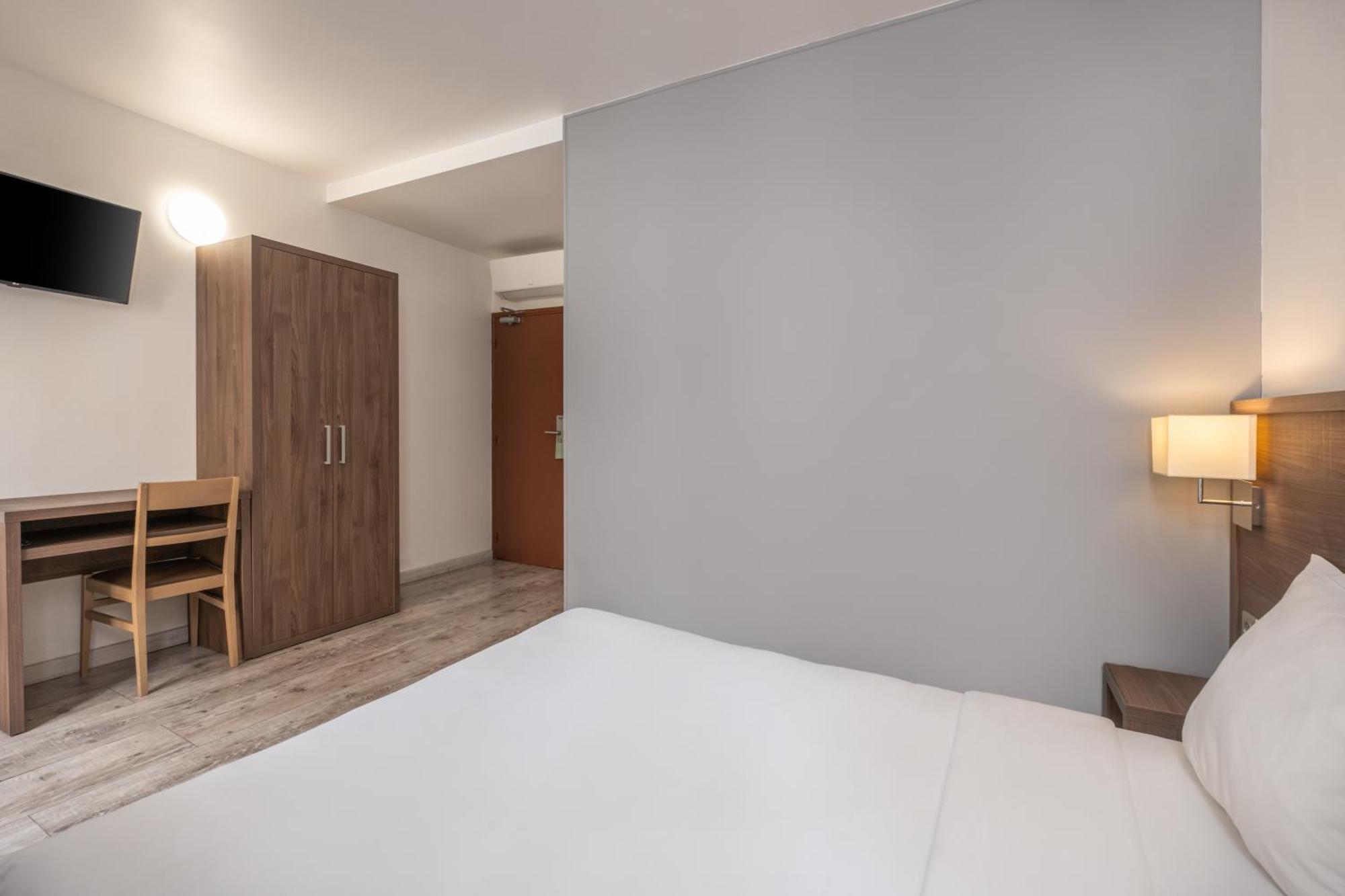 Hotel la Perle Montparnasse Paris Bagian luar foto