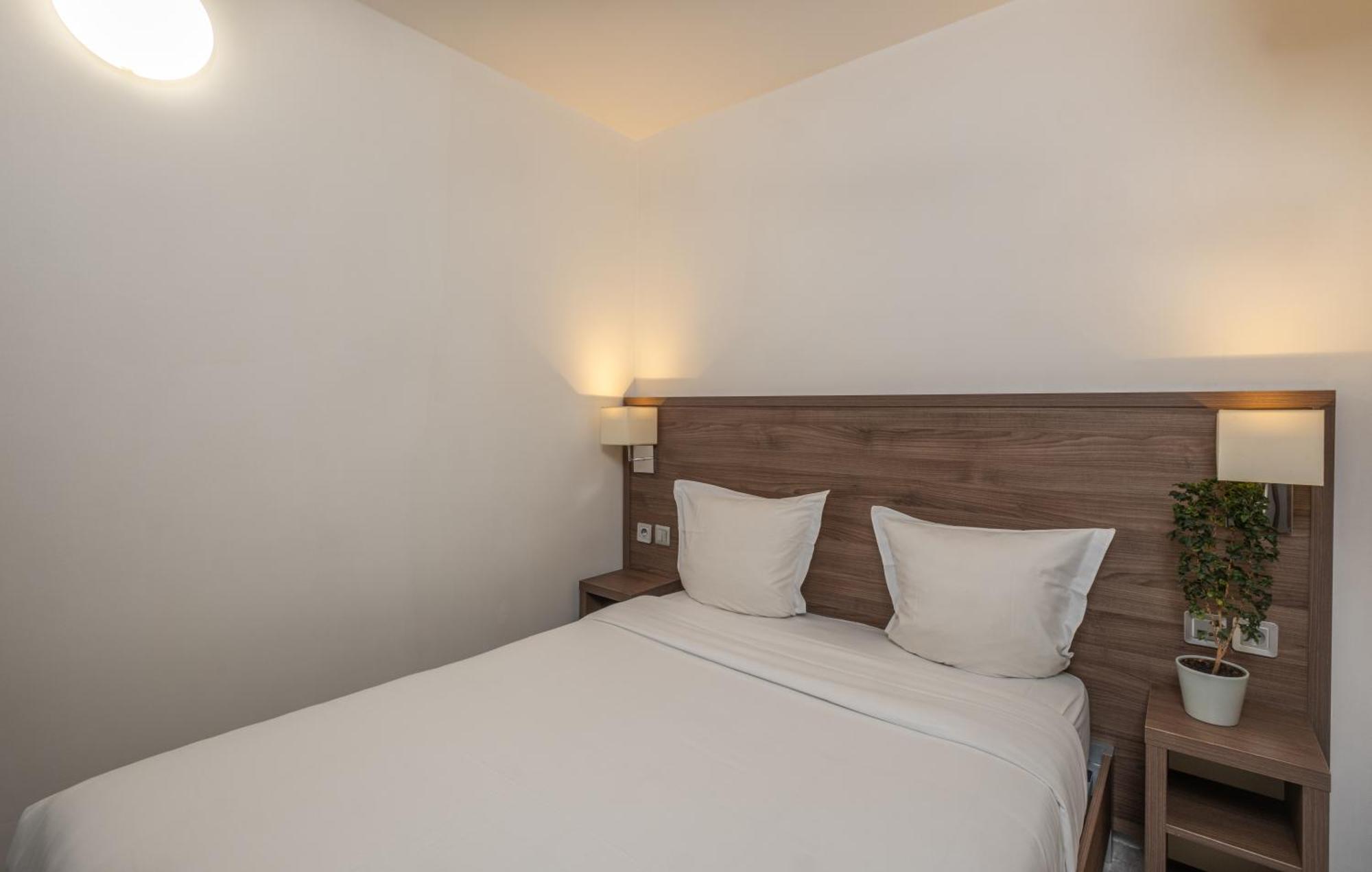 Hotel la Perle Montparnasse Paris Bagian luar foto
