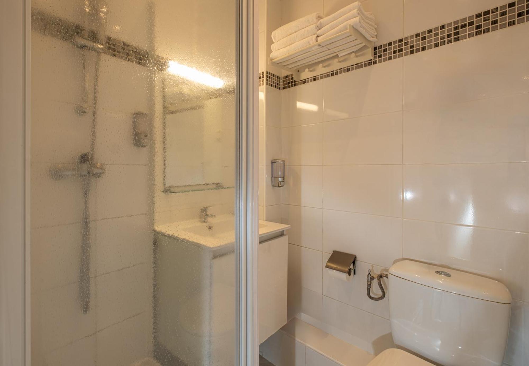 Hotel la Perle Montparnasse Paris Bagian luar foto