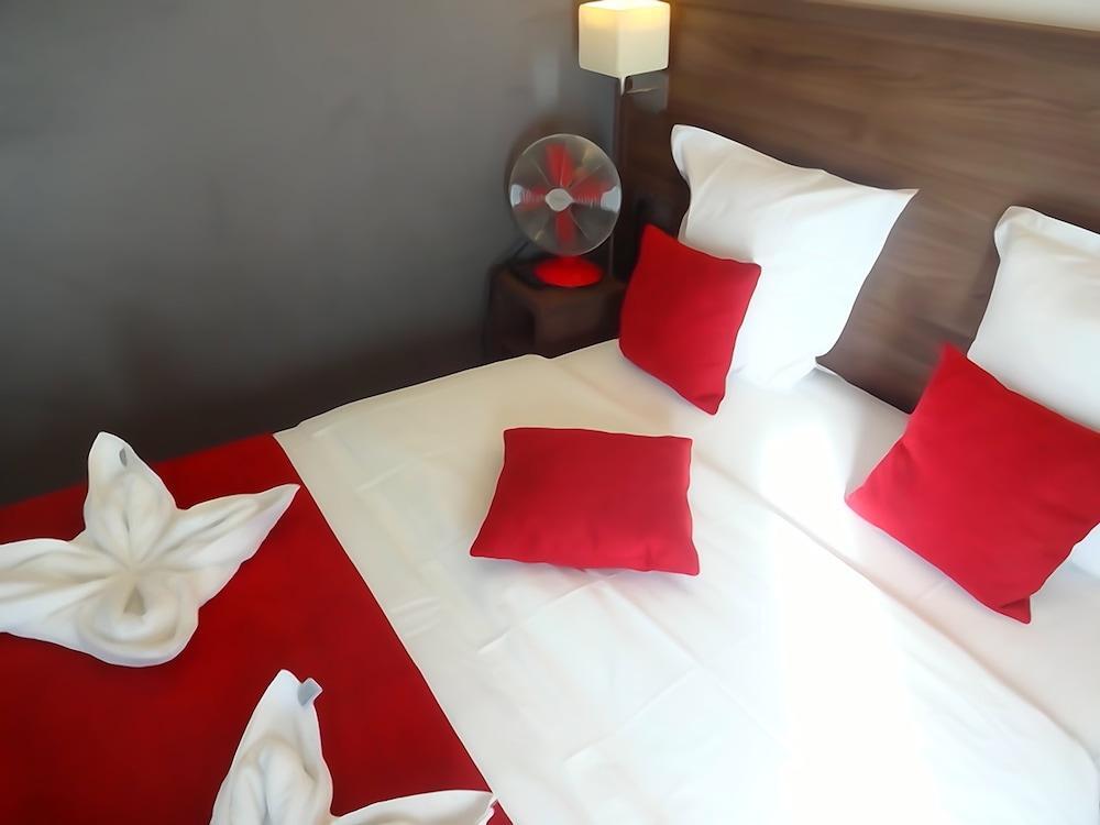 Hotel la Perle Montparnasse Paris Bagian luar foto