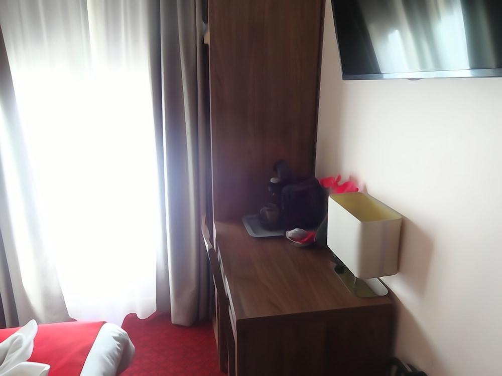 Hotel la Perle Montparnasse Paris Bagian luar foto