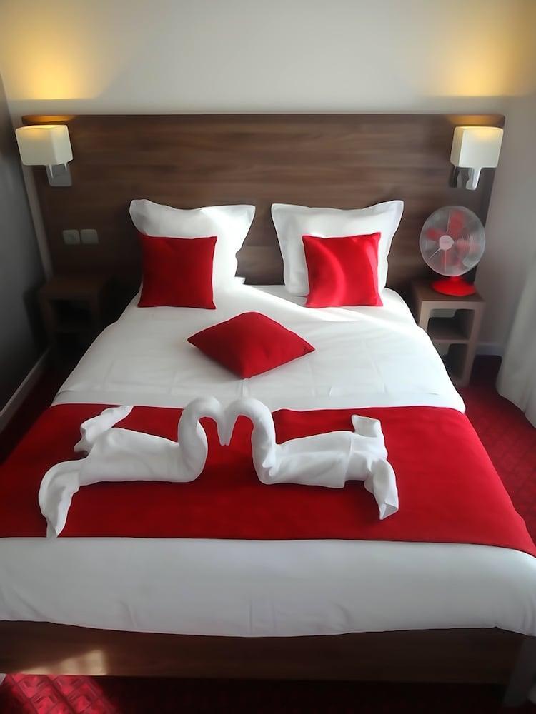 Hotel la Perle Montparnasse Paris Bagian luar foto