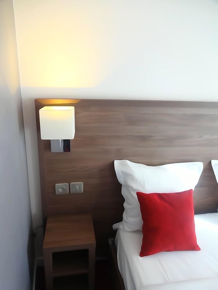 Hotel la Perle Montparnasse Paris Bagian luar foto